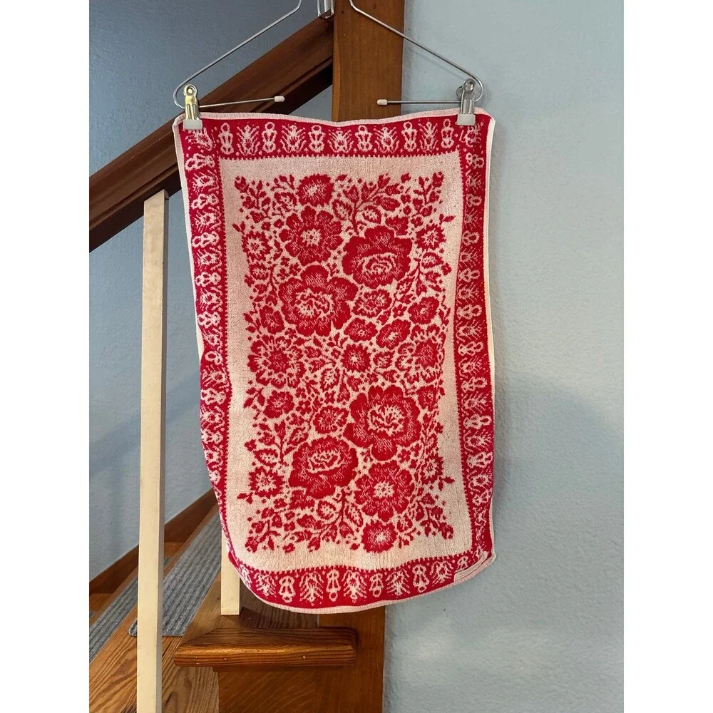 Fieldcrest USA cotton red white floral hand towel coordinating vintage